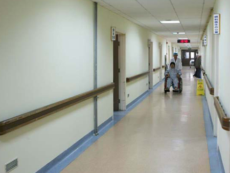医用走廊扶手安装案例
